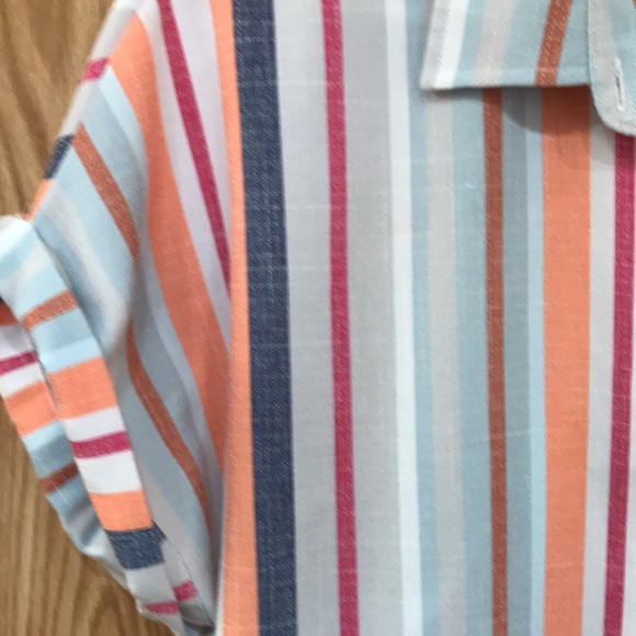 Short Sleeve Blouse with cuffed Sleeves - Picture 2 of 6